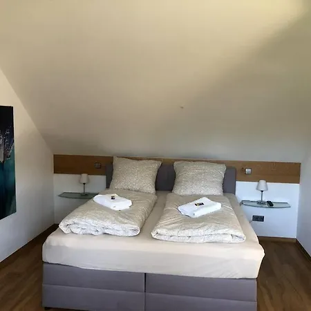 Neue Luxurioese In Ruhiger Lage